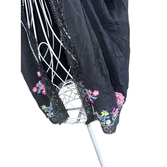 GREAT CONDITION WOMEN Paparazzi Black Embroidered Floral Kimono Crochet Trim Ope - Picture 3 of 10